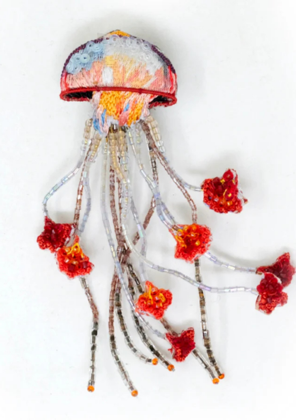 noir-animal-broche-trovelore-sea-nettle-jellyfish-pin